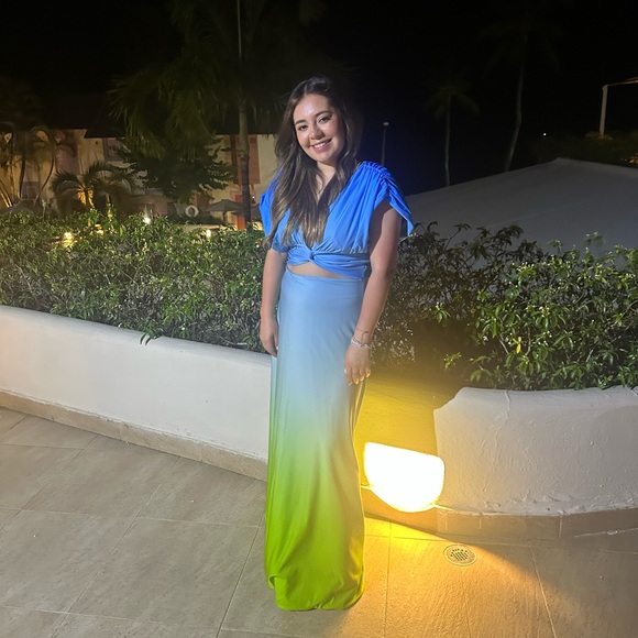 Dress - Picture 3 of 3